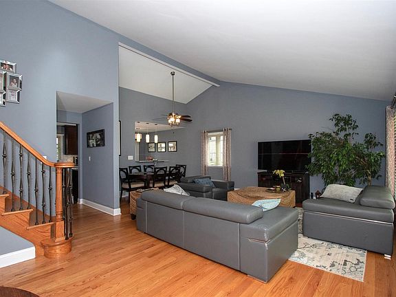 3rd image of 696 Madelyn Dr