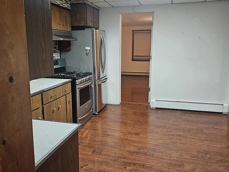 289 Nagel St #2 — Photo 11