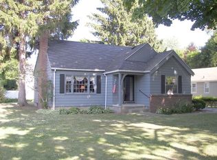 950 S Grosvenor Rd, Rochester, NY 14618