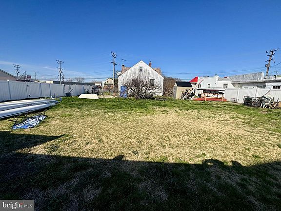 4th image of 2725 N Point Rd