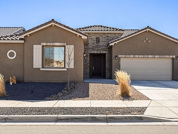 2nd image of 3908 Kodiak Rd NE