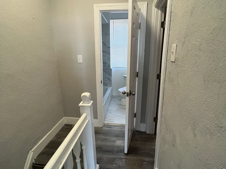 224 N Avondale St — Photo 7