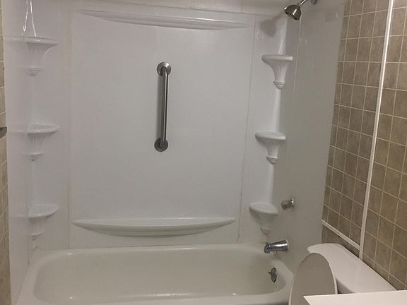 4th image of 215 Briarwood Dr