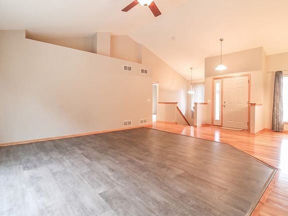 3rd image of 1603 Endl Blvd