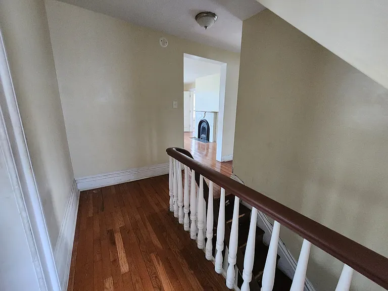 133 Hobart St #B — Photo 13