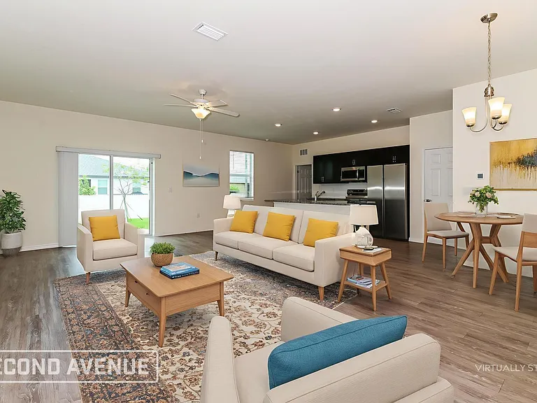 2728 NE 6th Pl — Photo 2