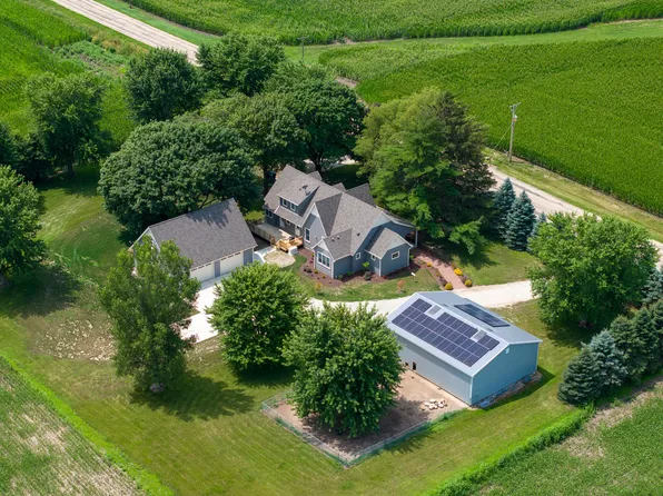 16770 Hoover Rd, Sterling, IL 61081