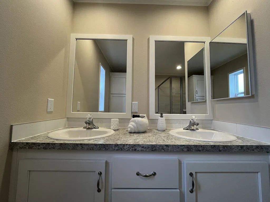2 bed, 2.0 bath, 1147 sqft, $1,649 — Photo 3