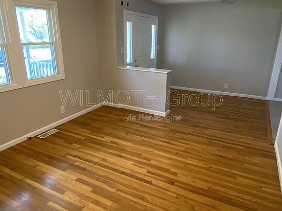 3rd image of 1036 E Auman Dr