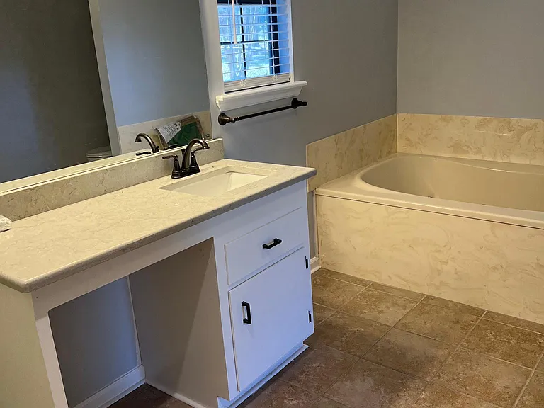 108 Ayries Dr — Photo 8