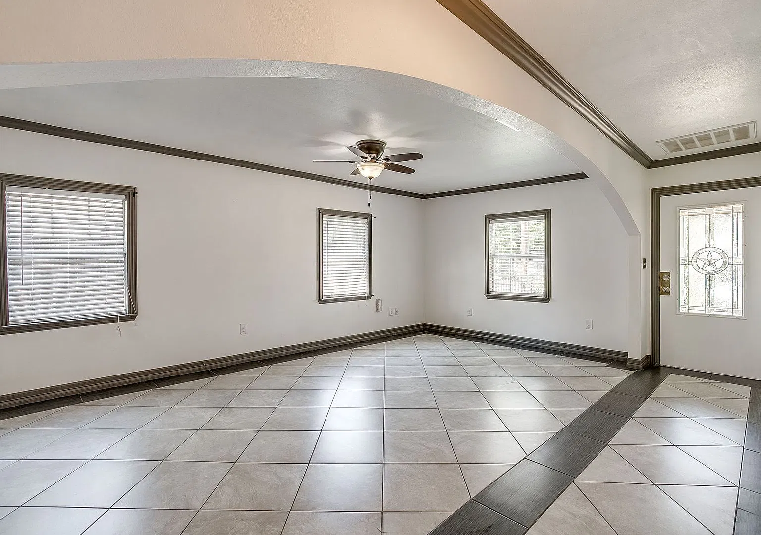 Spacious 2 Bed, 1 Bath Home in Riverside Ready for New Tenants- 76111 — Photo 4