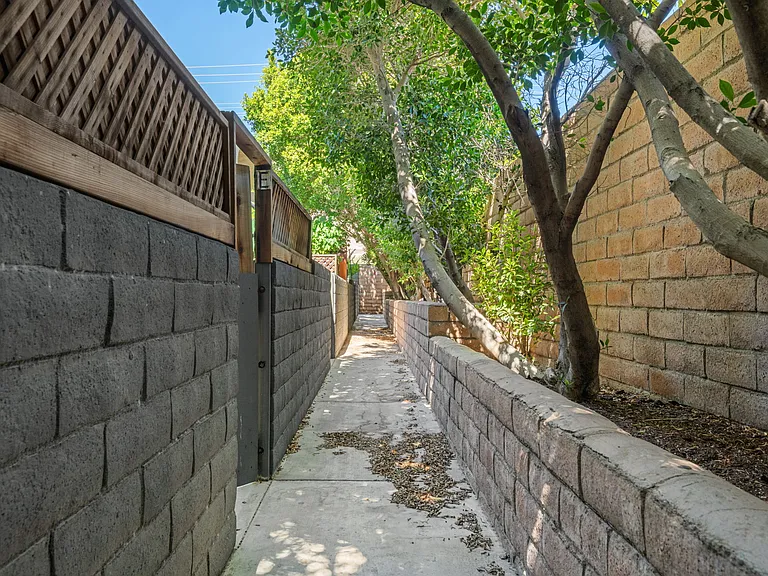 2298 N Indian Canyon Dr #E — Photo 25
