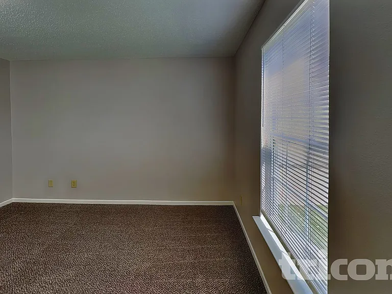 746 Streamside Dr — Photo 13