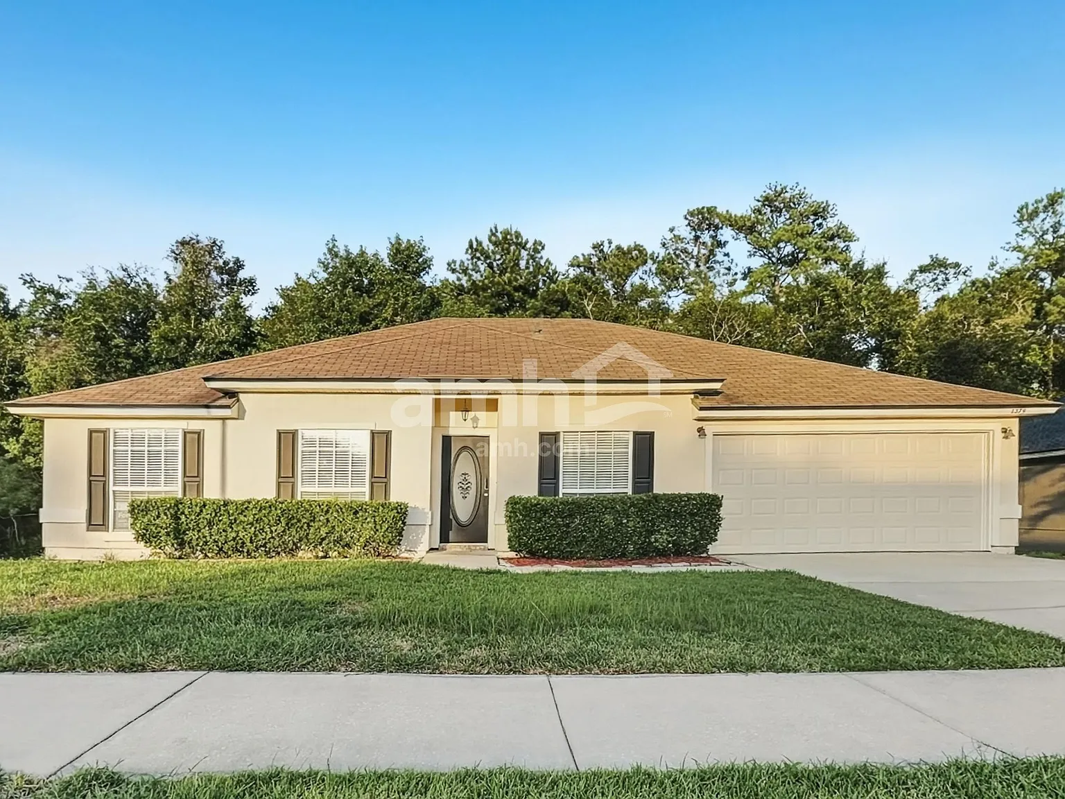 4 bed, 2.0 bath, 1936 sqft, $2,200 — Photo 1