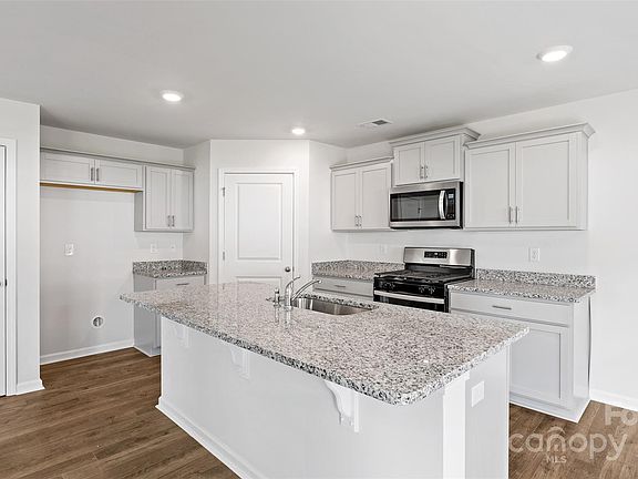 5th image of 25 Caroline Valley Ln