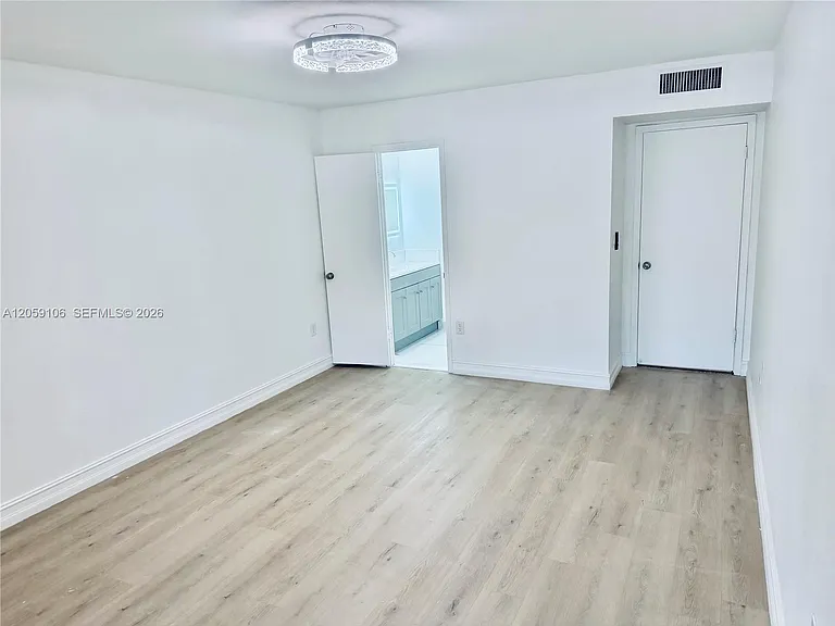 7011 Crown Gate Ct — Photo 16