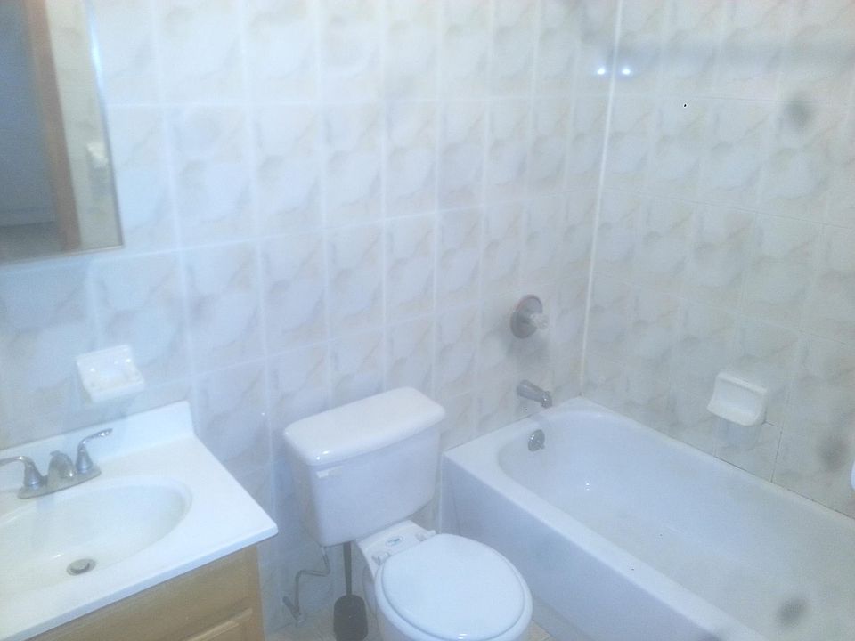 2nd image of 341 20th St APT 1