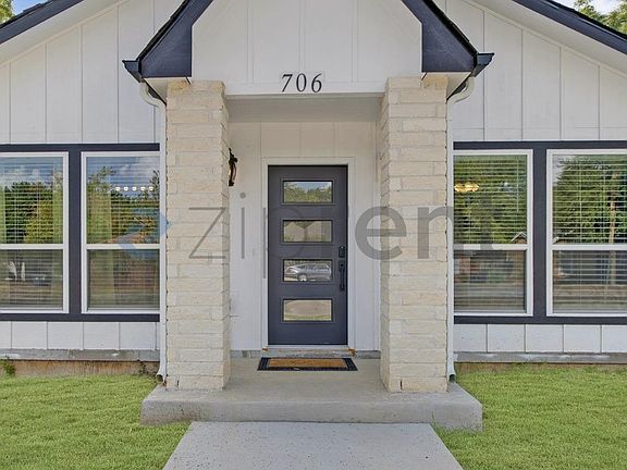 3rd image of 706 S Fielder Rd