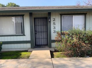 2533 W Chestnut Ct, Visalia, CA 93277