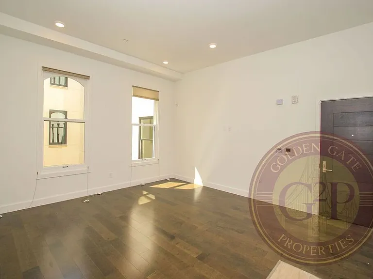 722 Montgomery St — Photo 7