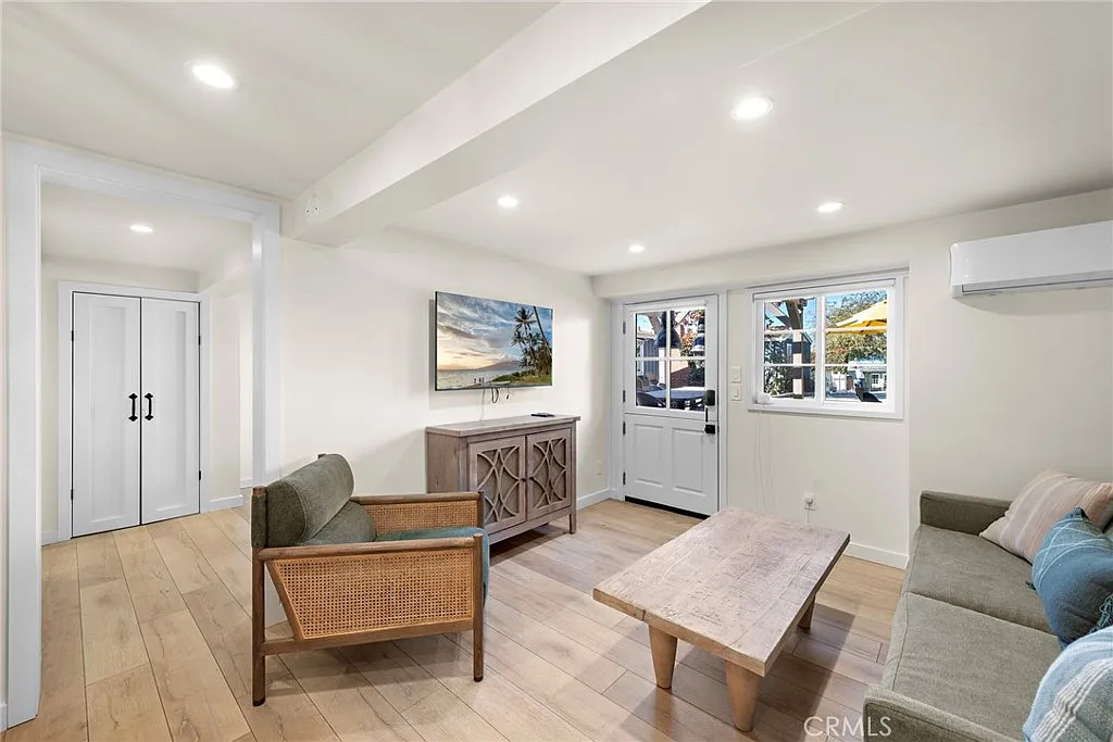 1 bed, 500 sqft, $3,950 — Photo 3