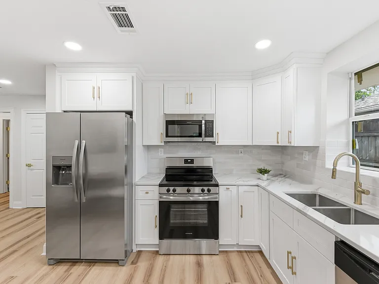110 Jules Ave — Photo 5