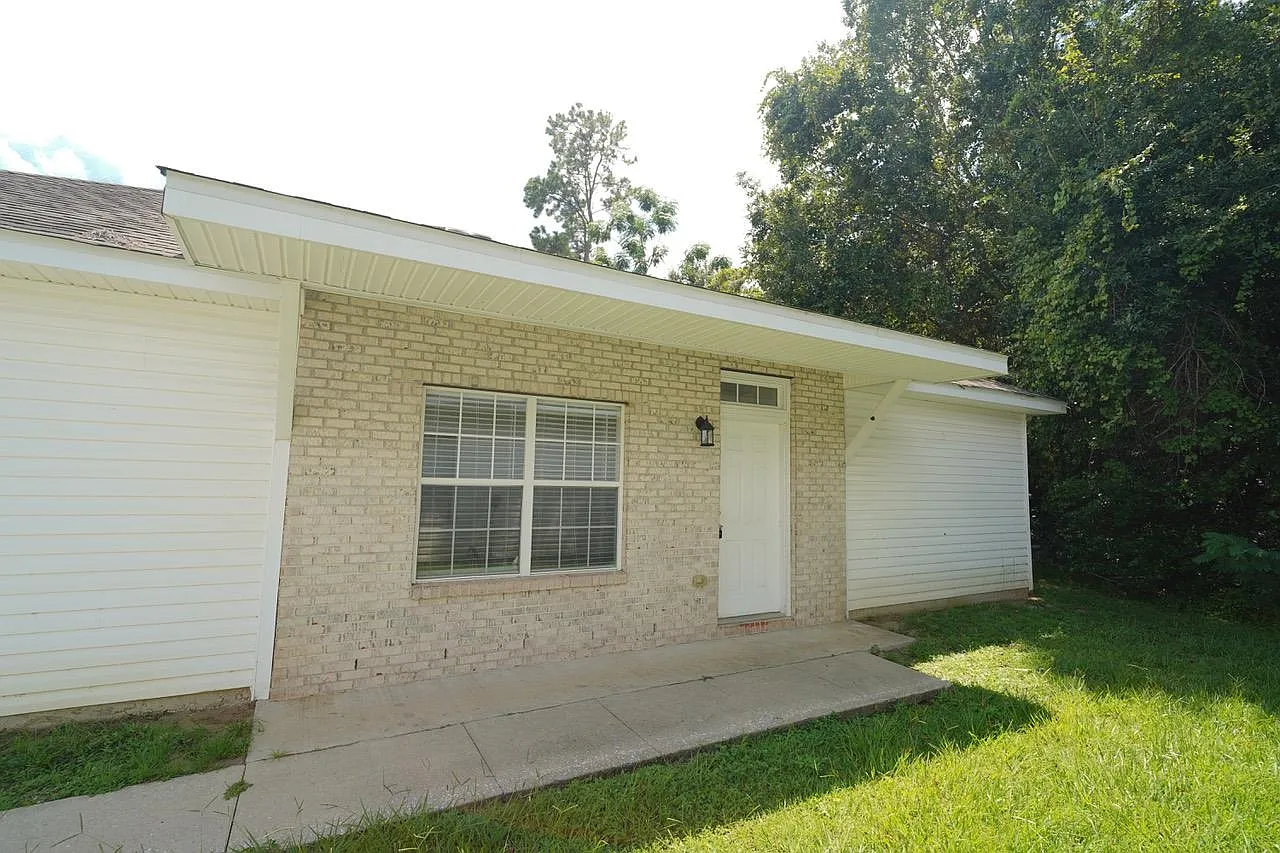 3 bed, 1242 sqft, $1,500 — Photo 1