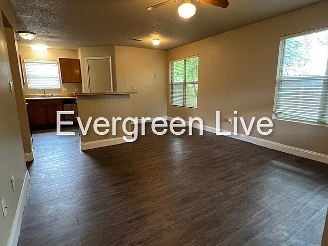202 Barrow Ct — Photo 11