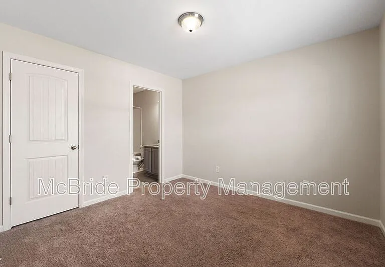 957 Madrid Ct — Photo 13