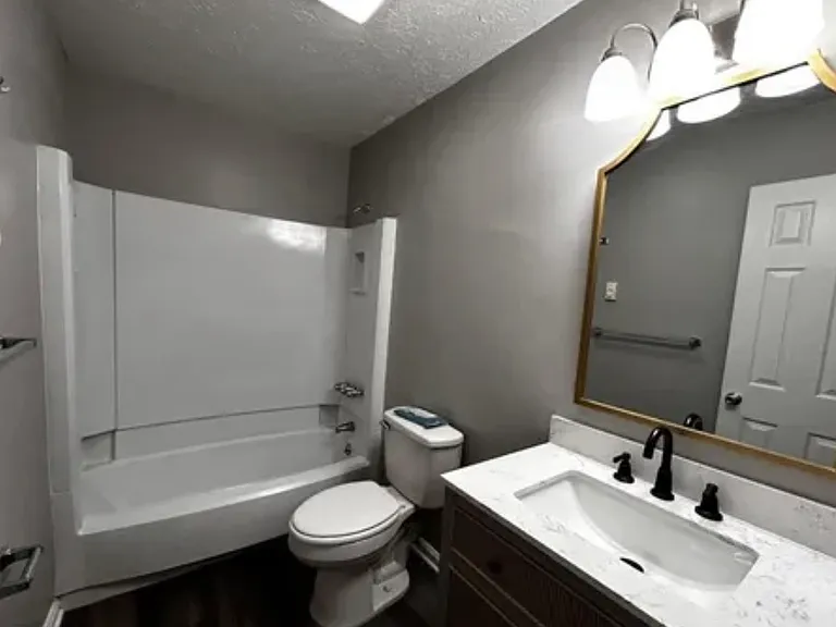543 Gray Ave — Photo 1