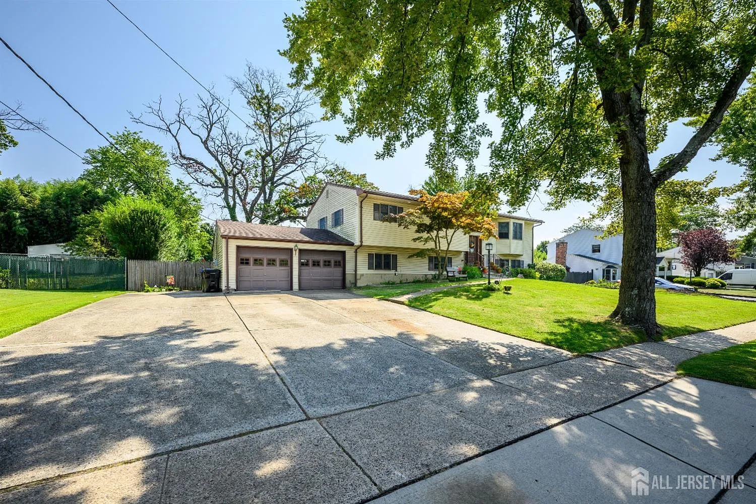 49 University Rd photo 1