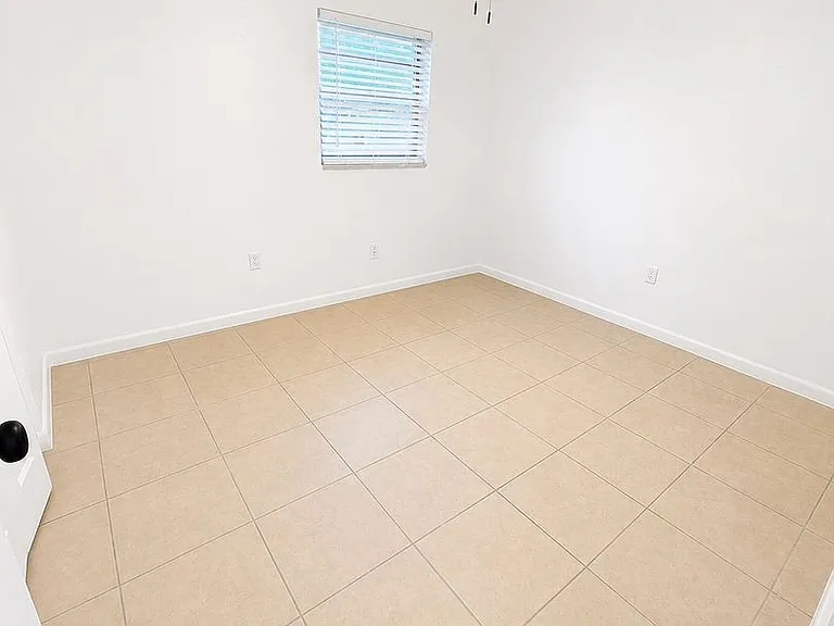 1712 NE 71st Pl — Photo 10