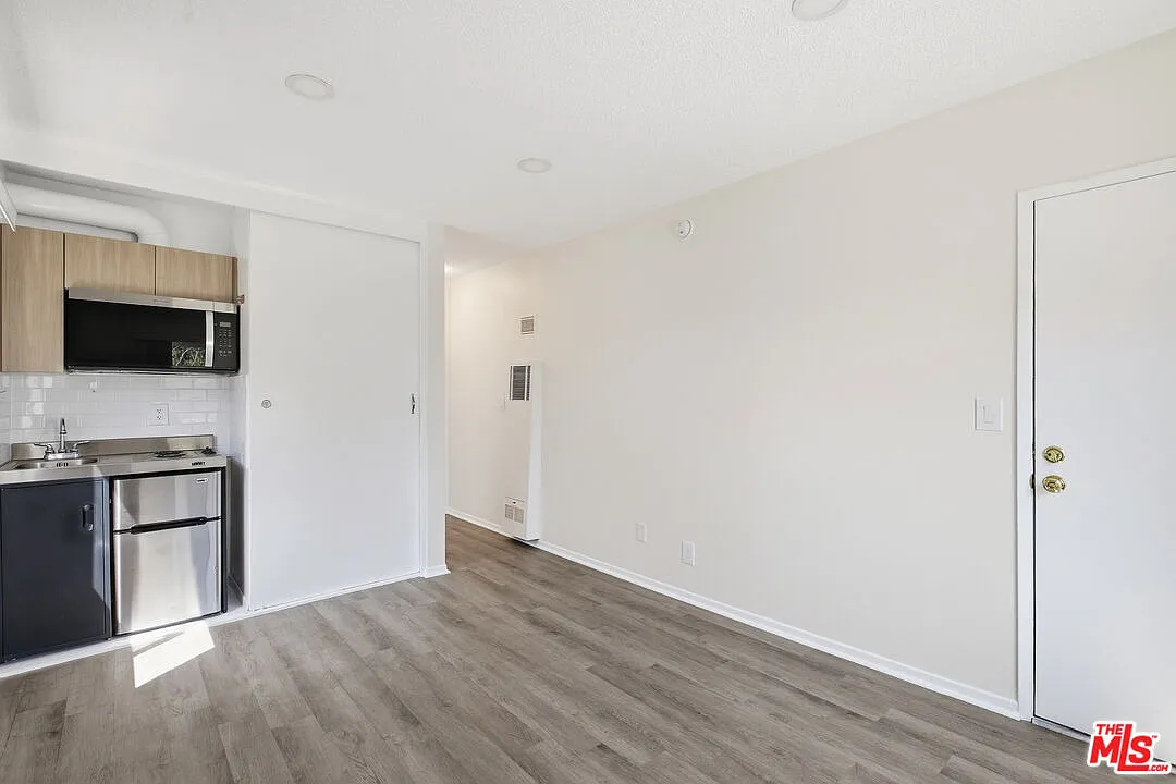Studio, 1.0 bath, 230 sqft, $1,595 — Photo 4
