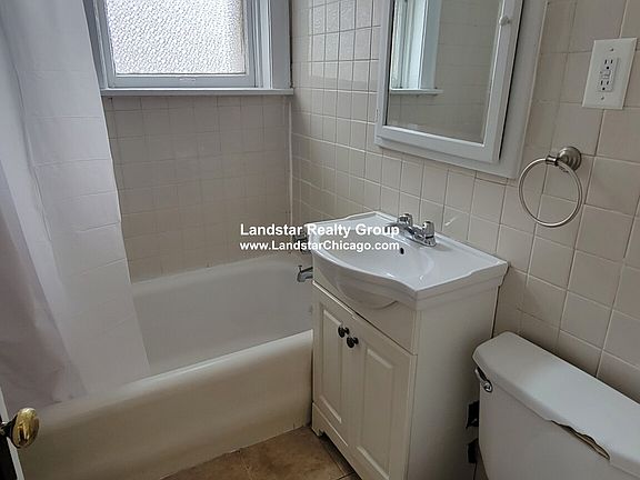 4th image of 4629 N Lowell Ave APT D1