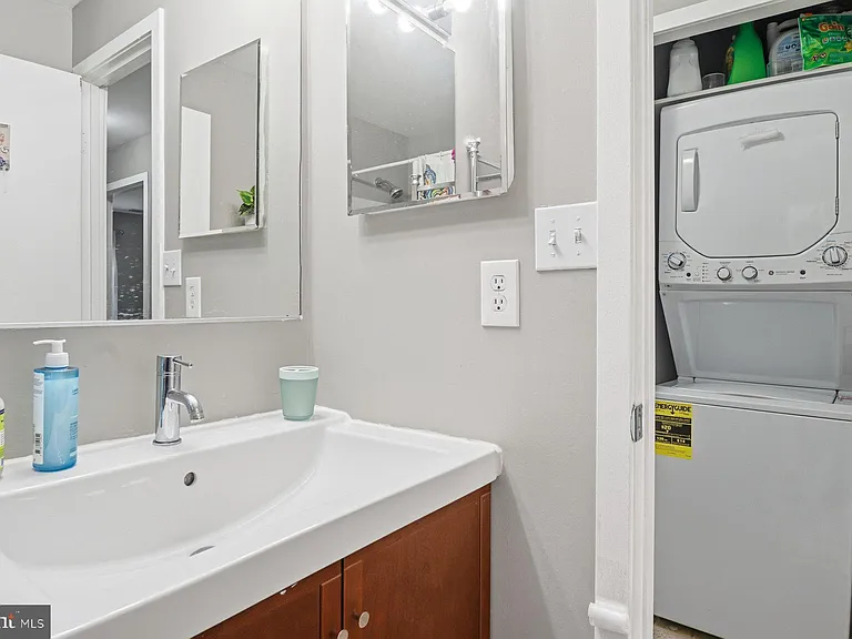 642 S Charles St #R22 — Photo 26