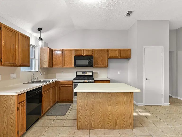 16010 Cedar Gully Dr — Photo 9