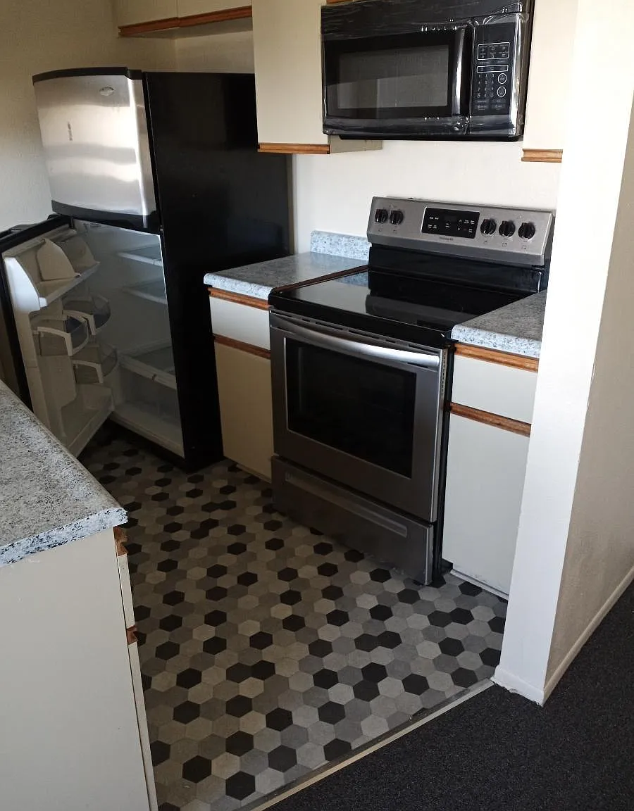 445 Landfair Ave — Photo 4