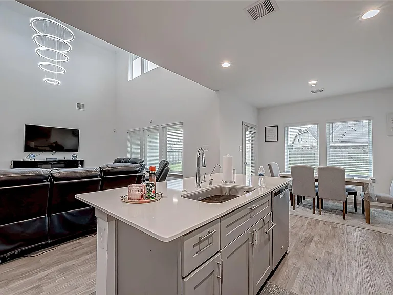 6850 Amber Cliff Ln — Photo 18
