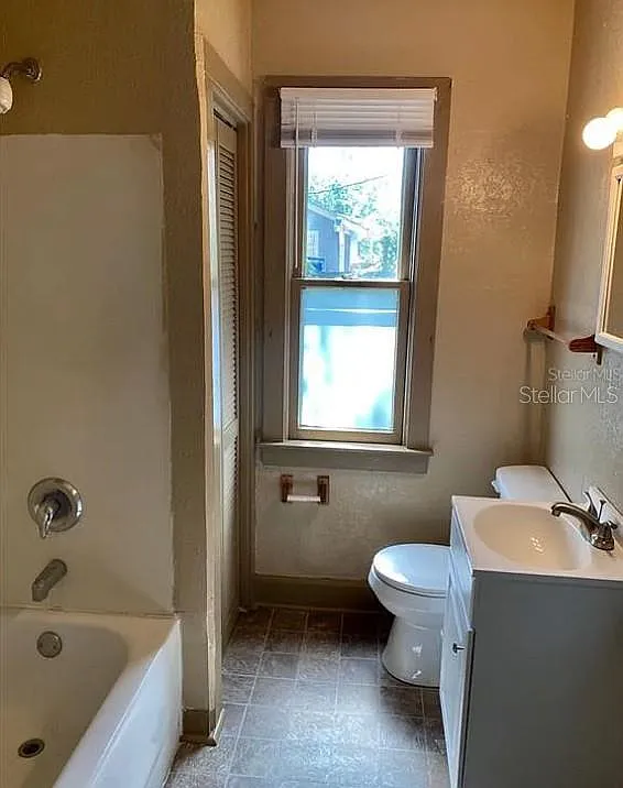 3 bed, 2.0 bath, 1288 sqft, $1,750 — Photo 2