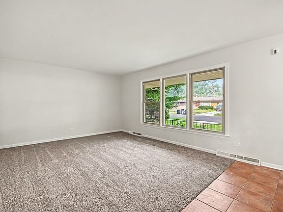 5th image of 209 Maureen Dr