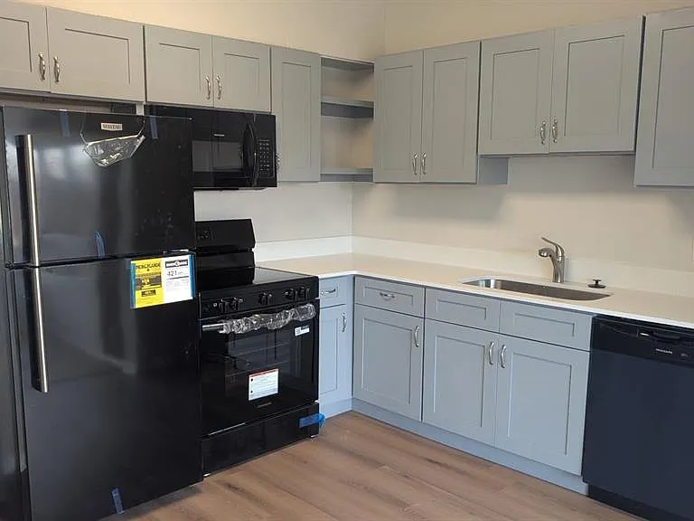 714 Governors Ave — Photo 3
