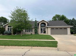 601 Lincoln Ave SE, Orange City, IA 51041