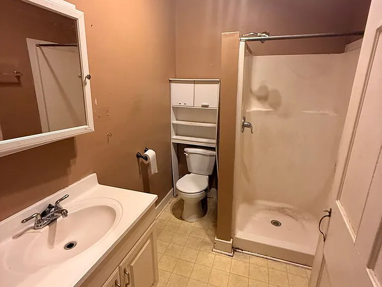102 S Main St — Photo 9