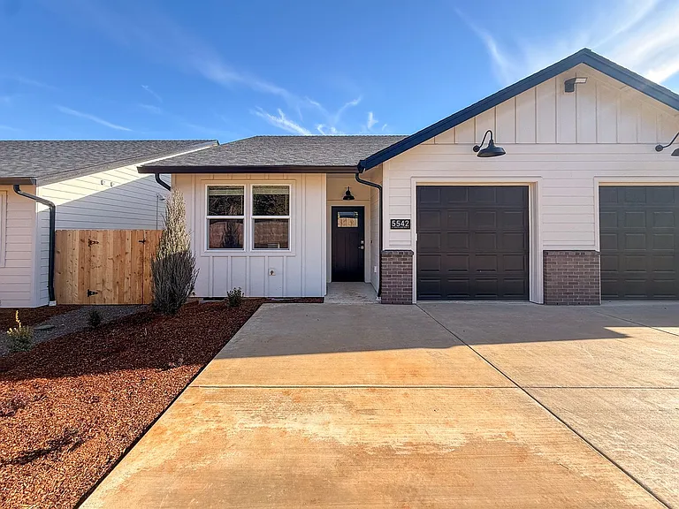5534-5564 Skyline Rd S — Photo 1