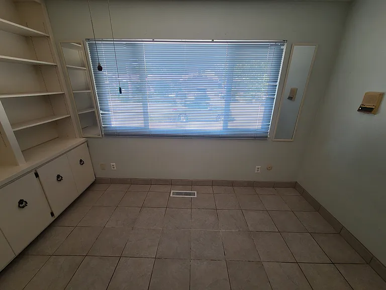 825 Mayfair Dr — Photo 1