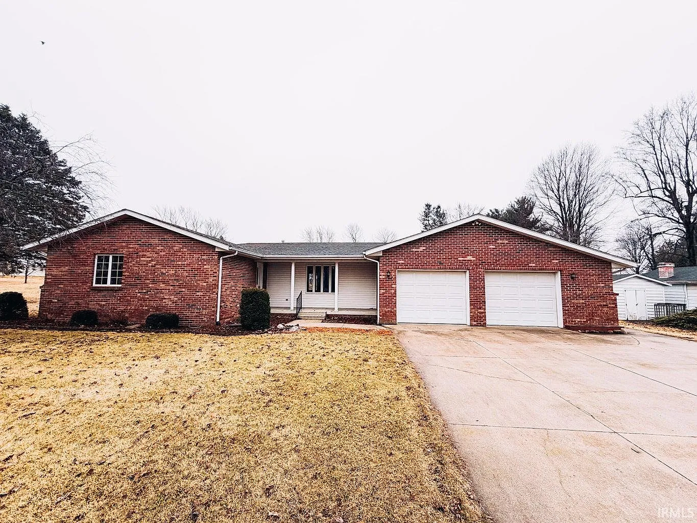 525 E Babcock Ln photo 1