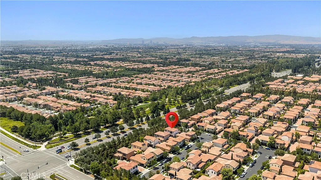 4 bed, 2155 sqft, $5,750 — Photo 4