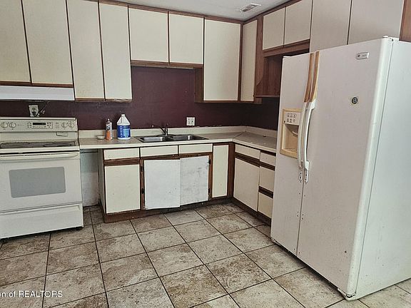 2nd image of 3921 Ingham St