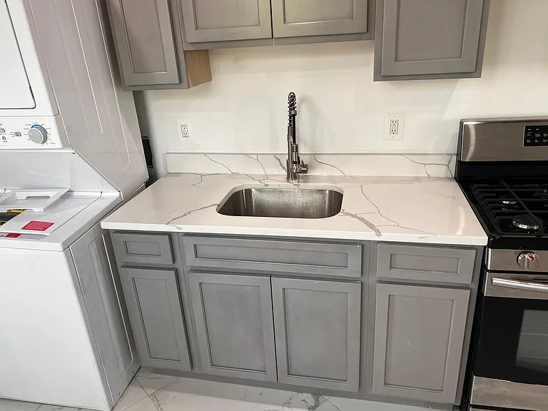 229 N Curley St #B — Photo 5