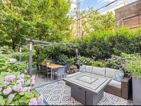 5-49 Borden #2B, Long Island City, NY 11101